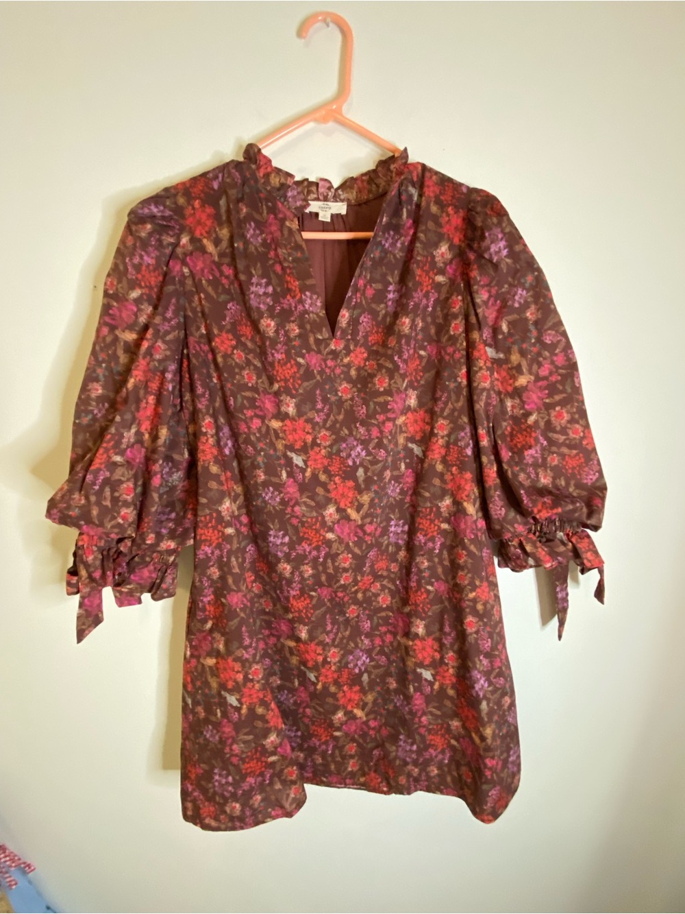 entro Brown Floral V-Neck Puff Sleeve Tunic with Pink & Red Accents
